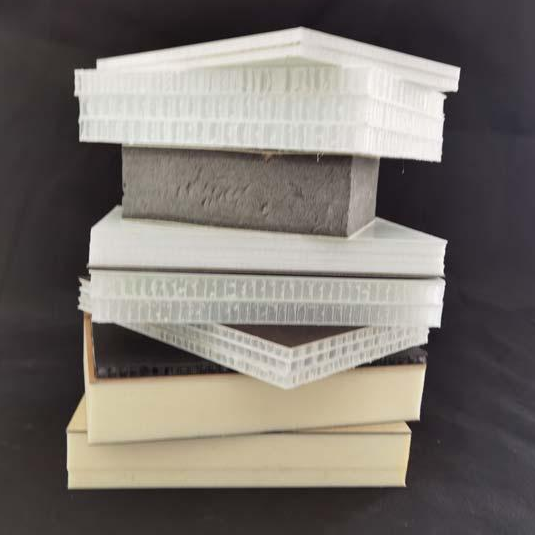 使用(yong)熱塑蜂窩闆/蜂窩(wō)三明治闆優勢有(you)哪些？