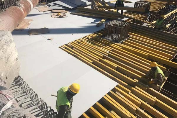 塑(su)料中空模闆，塑料(liào)建築模闆近年來(lai)被廣泛應用于城(chéng)市建築施工